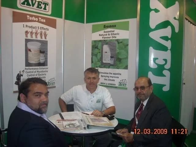 Technical discussion at the XVET exhibition booth during a veterinary trade event in March 2009