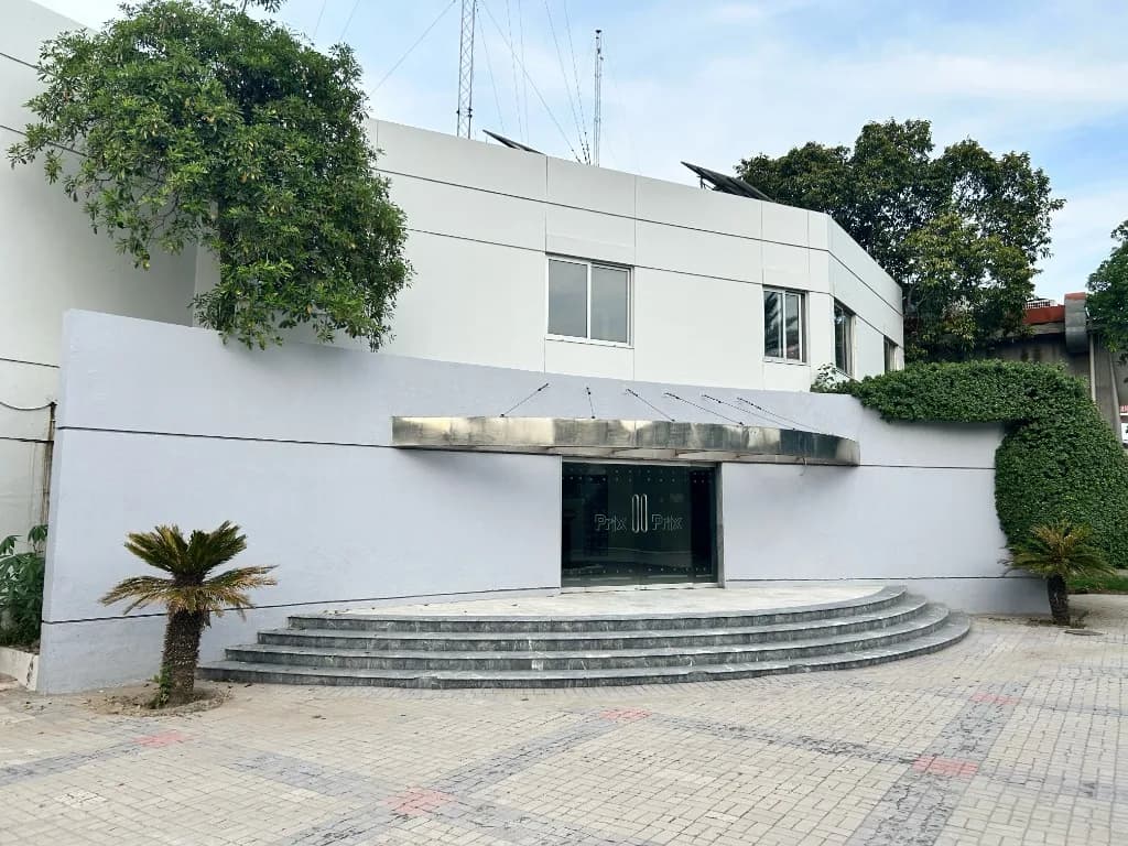 Front exterior of the Prix Pharmaceutica manufacturing facility in Lahore, Pakistan
